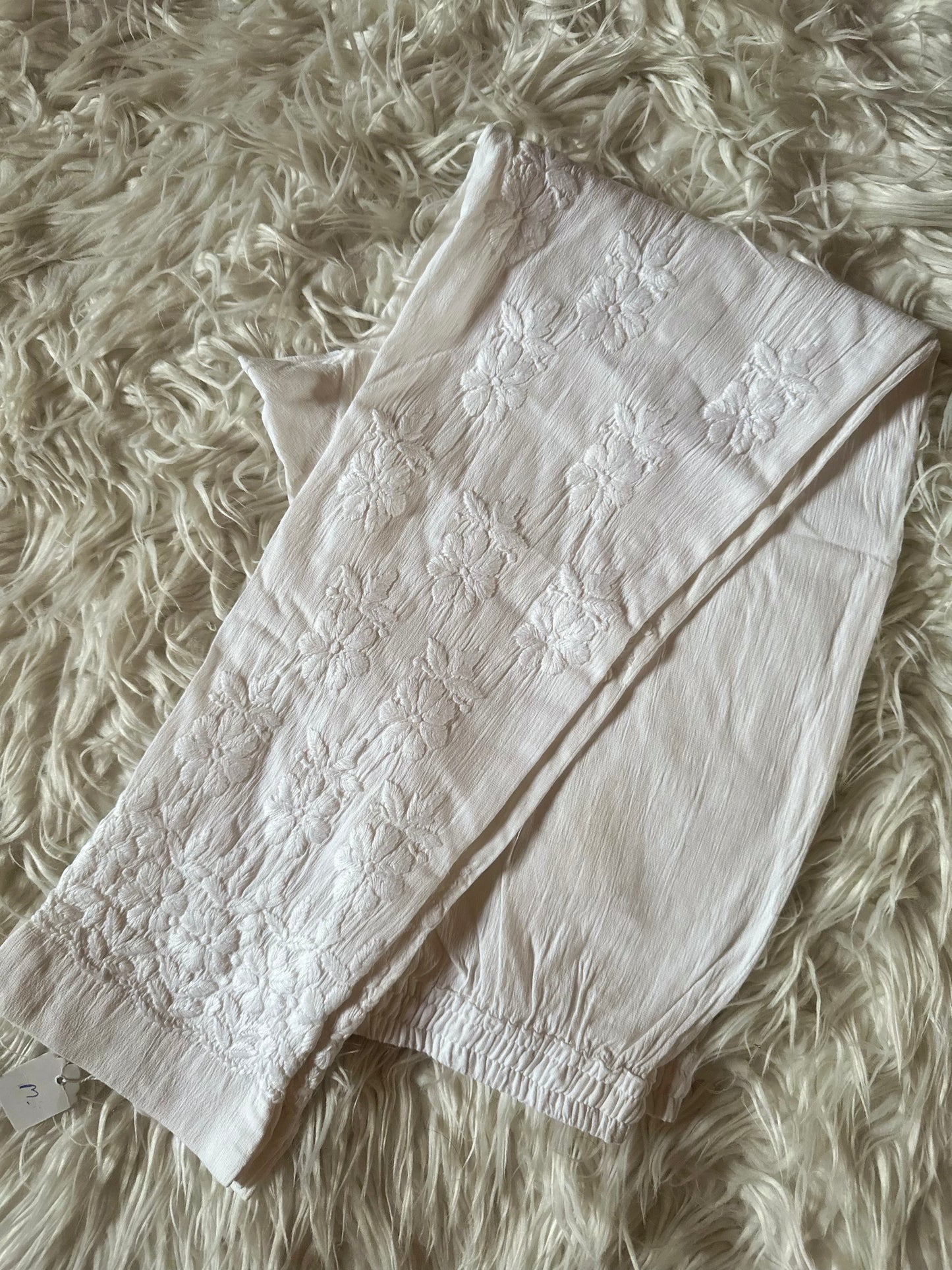 WHITE STRETCHABLE PANTS